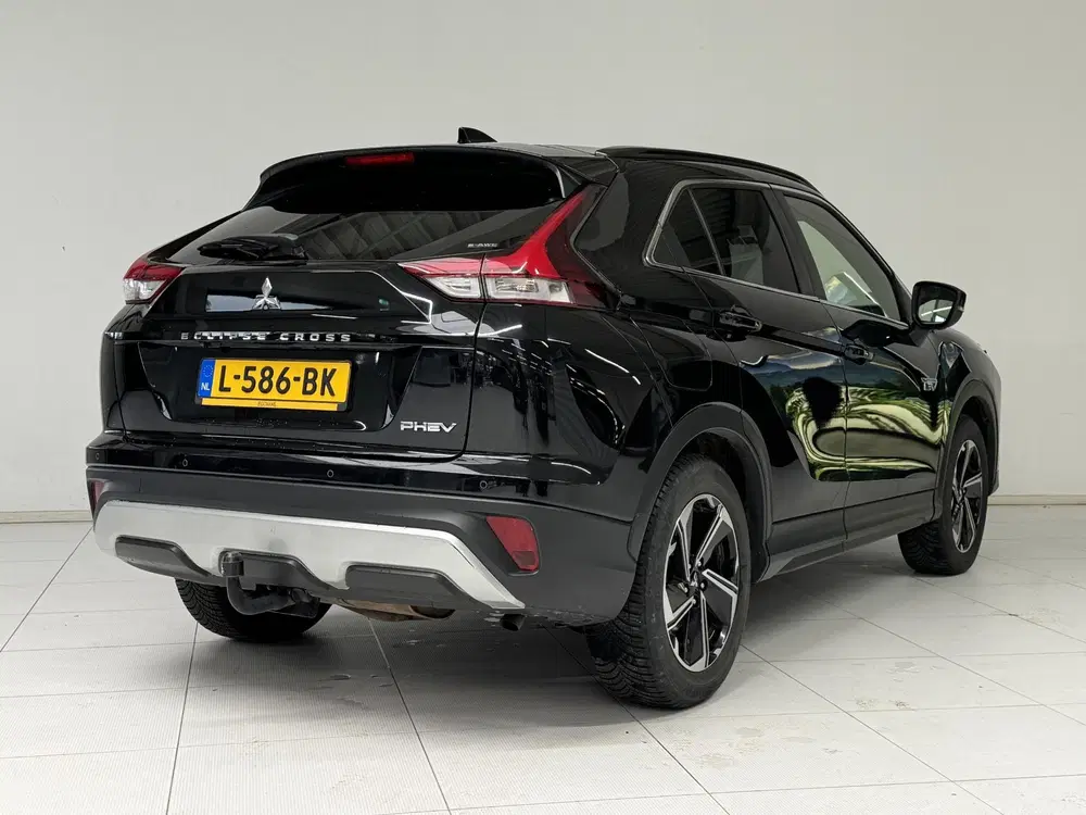 Mitsubishi Eclipse Cross 2.4 PHEV First Edition uit 2021, foto 2