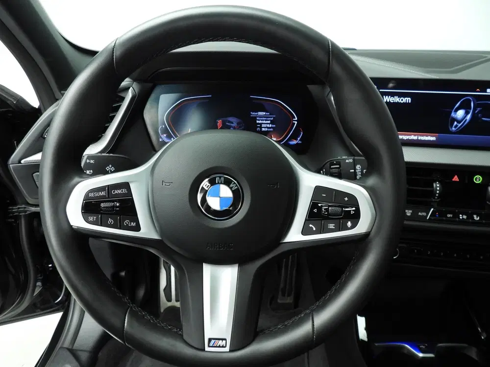 BMW 1-serie 5-deurs 118i uit 2025, foto 10