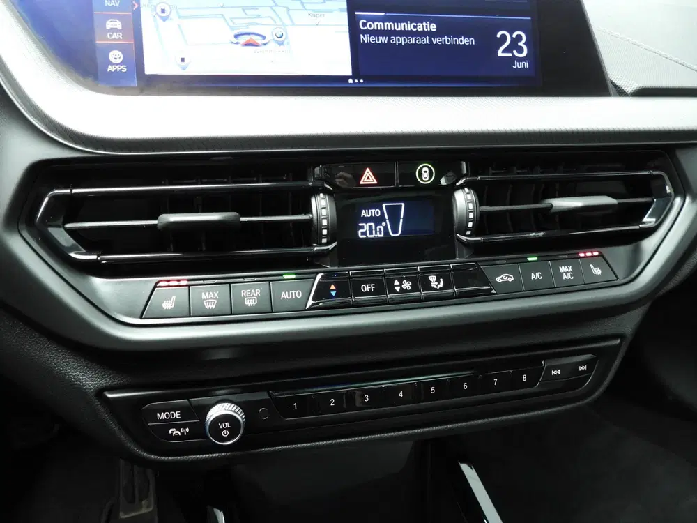BMW 1-serie 5-deurs 118i uit 2025, foto 13