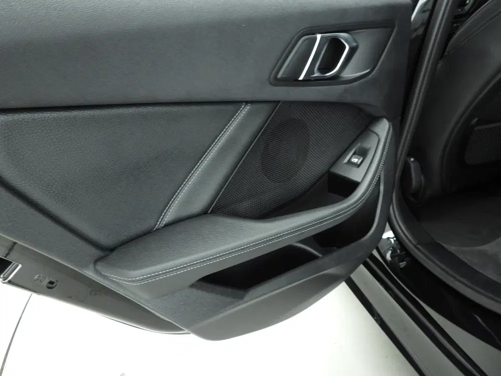 BMW 1-serie 5-deurs 118i uit 2025, foto 16