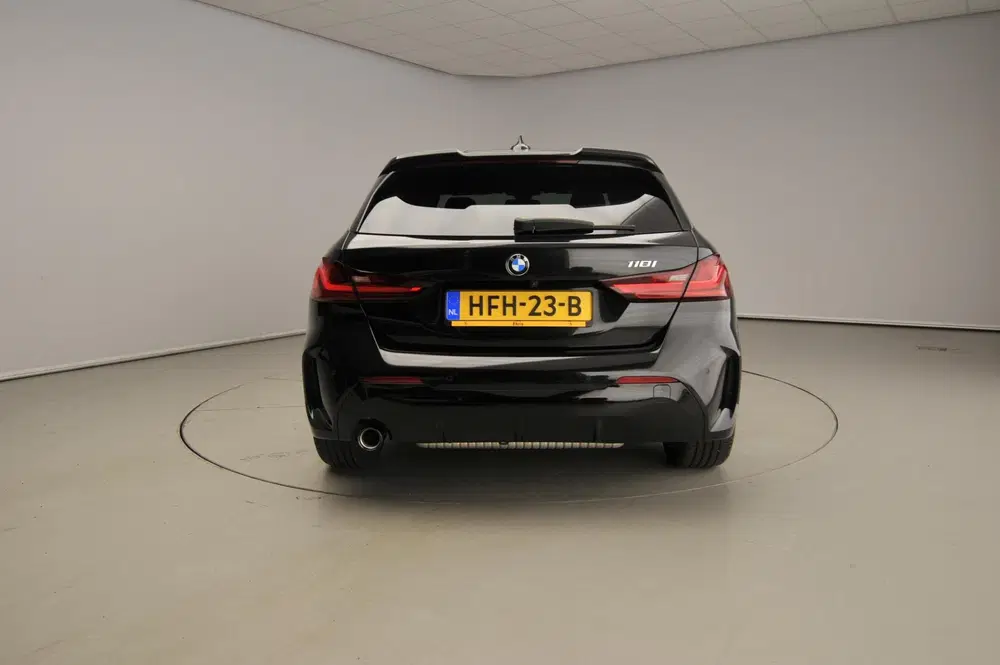 BMW 1-serie 5-deurs 118i uit 2025, foto 3