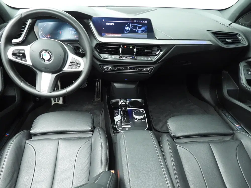 BMW 1-serie 5-deurs 118i uit 2025, foto 6