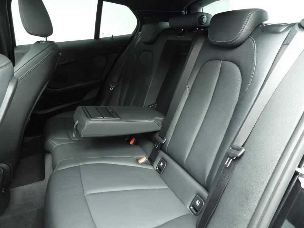BMW 1-serie 5-deurs 118i uit 2025, foto 7