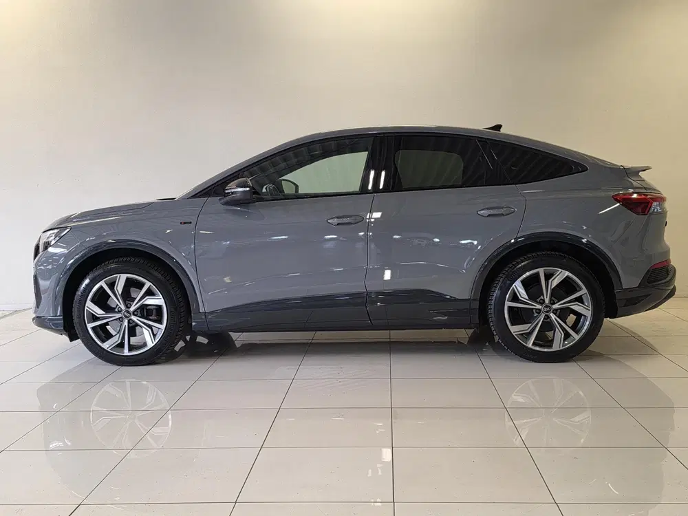 Audi Q4 e-tron 35 S edition 55 kWh uit 2022, foto 19