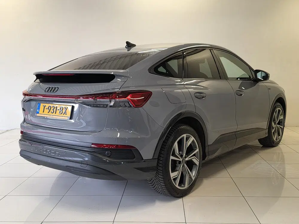 Audi Q4 e-tron 35 S edition 55 kWh uit 2022, foto 2