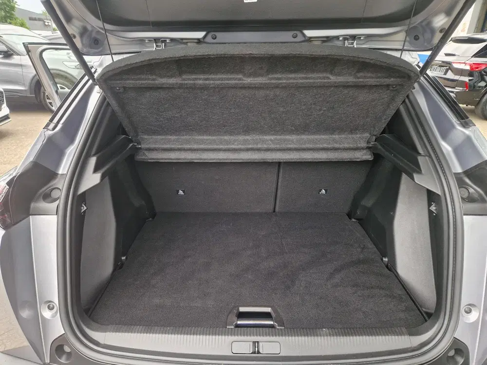 Peugeot 2008 1.2 PureTech Allure Pack Luxe uitvoering uit 2023, foto 10
