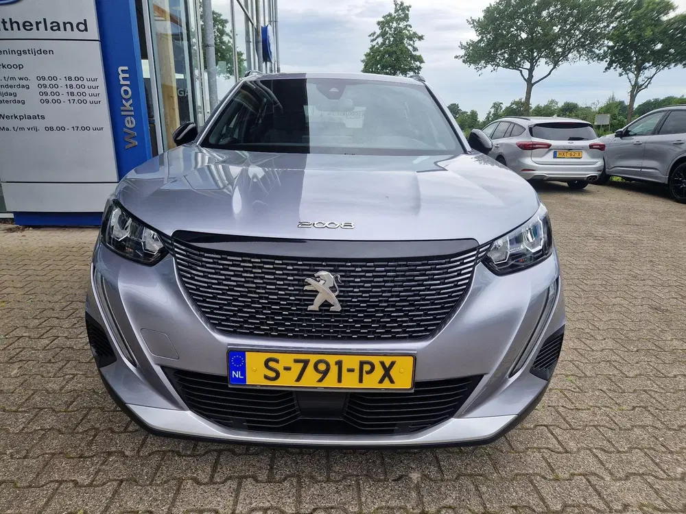 Peugeot 2008 1.2 PureTech Allure Pack Luxe uitvoering uit 2023, foto 5