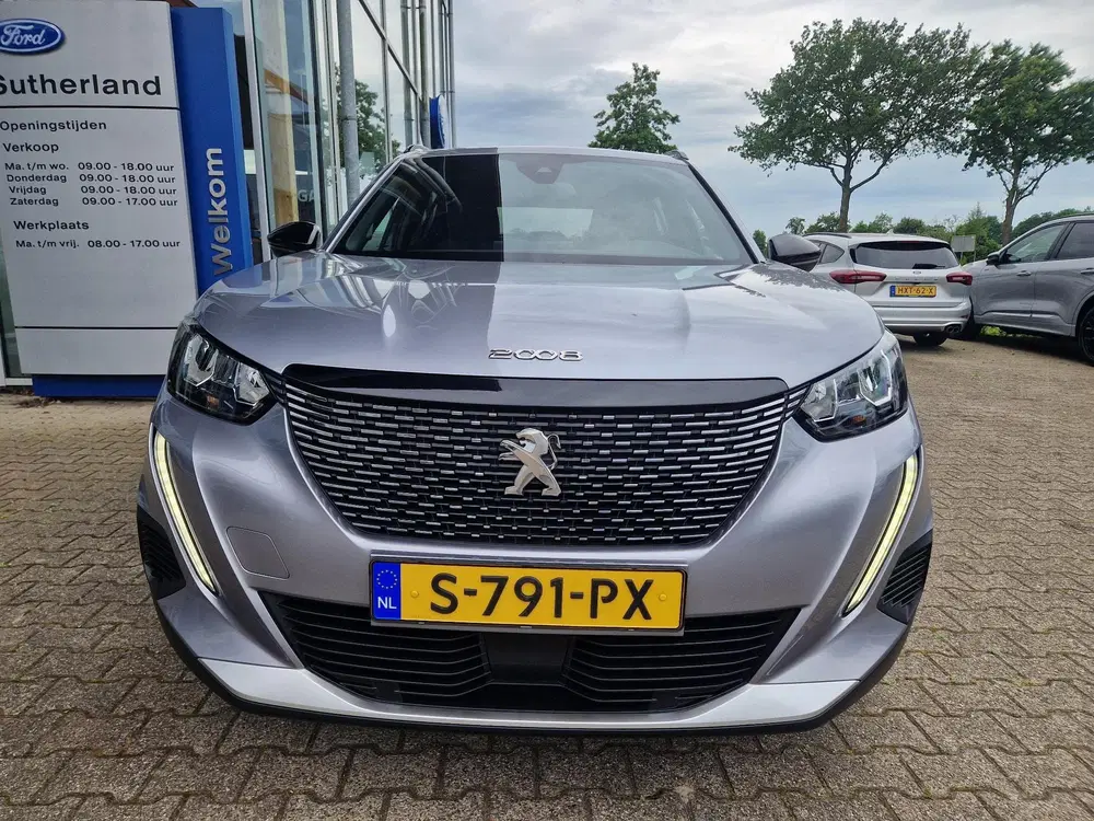 Peugeot 2008 1.2 PureTech Allure Pack Luxe uitvoering uit 2023, foto 6