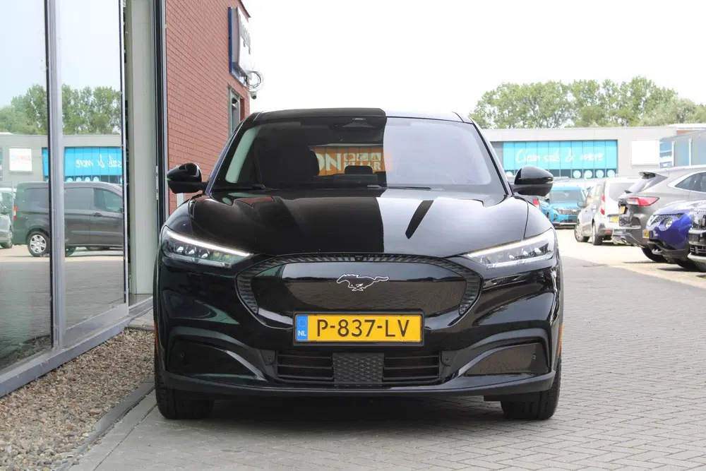 Ford Mustang Mach-E RWD 75 kWh uit 2022, foto 2