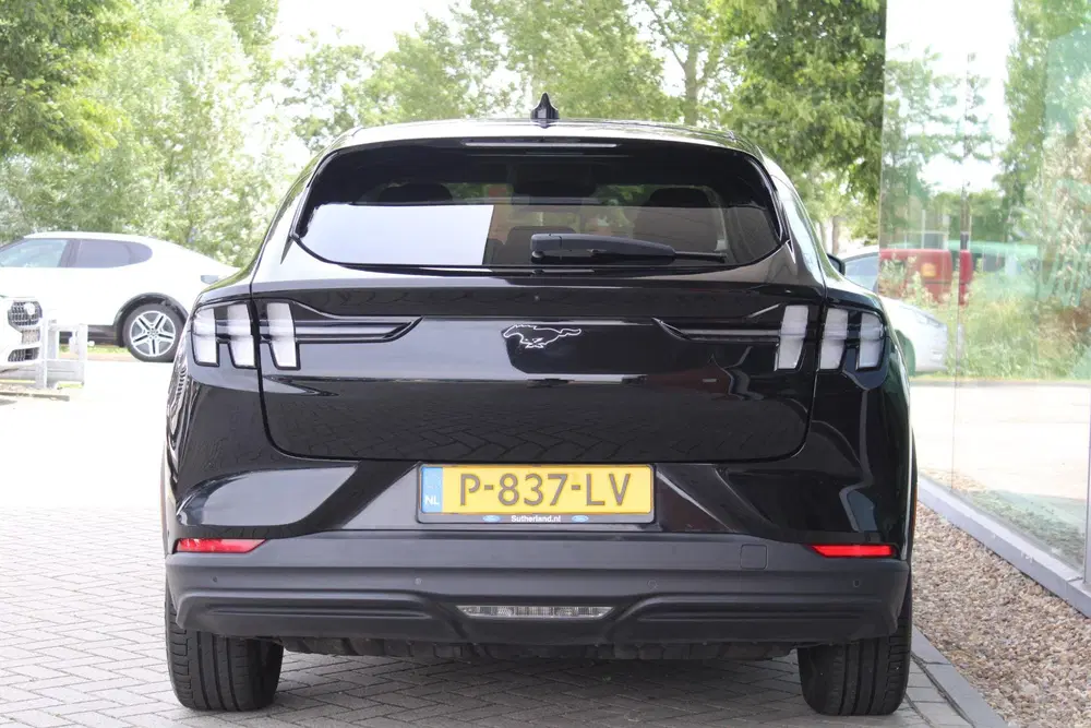 Ford Mustang Mach-E RWD 75 kWh uit 2022, foto 4