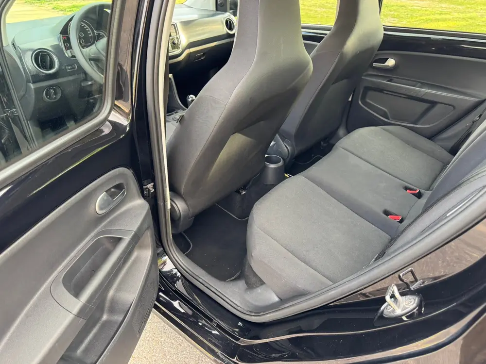 Volkswagen Up! 1.0 65PK 5D 2021 Zwart uit 2021, foto 9
