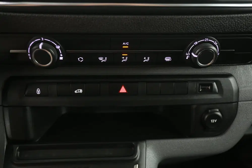 Peugeot Expert 75 kWh L2H1 uit 2022, foto 19