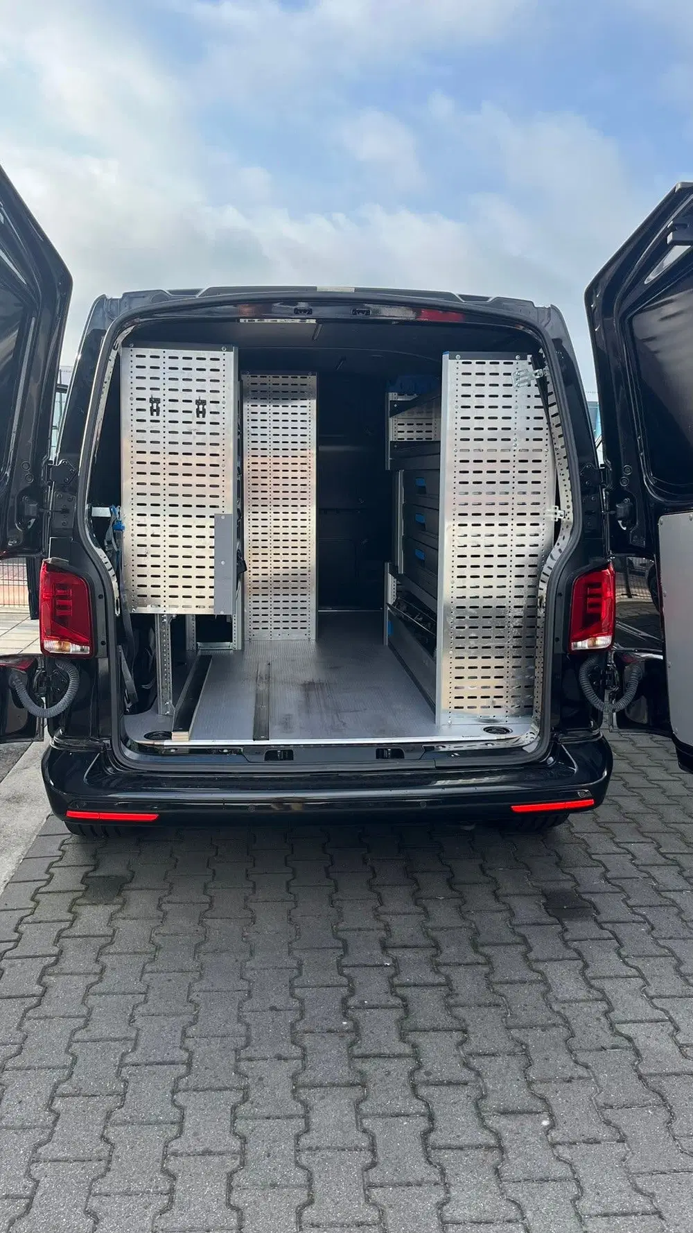 Volkswagen Transporter 150 pk DSG L2 Complete Sortimo inrich uit 2023, foto 3
