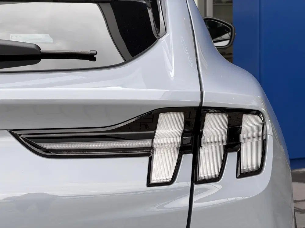 Ford Mustang Mach-E Standard RWD 73 kWh uit 2026, foto 12