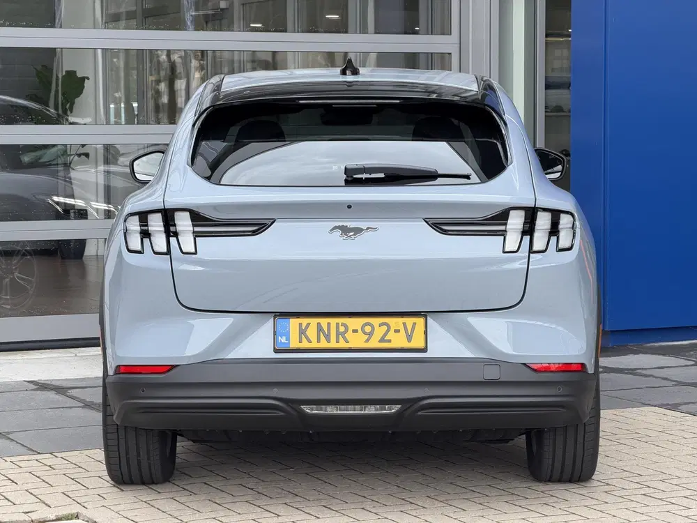 Ford Mustang Mach-E Standard RWD 73 kWh uit 2026, foto 5
