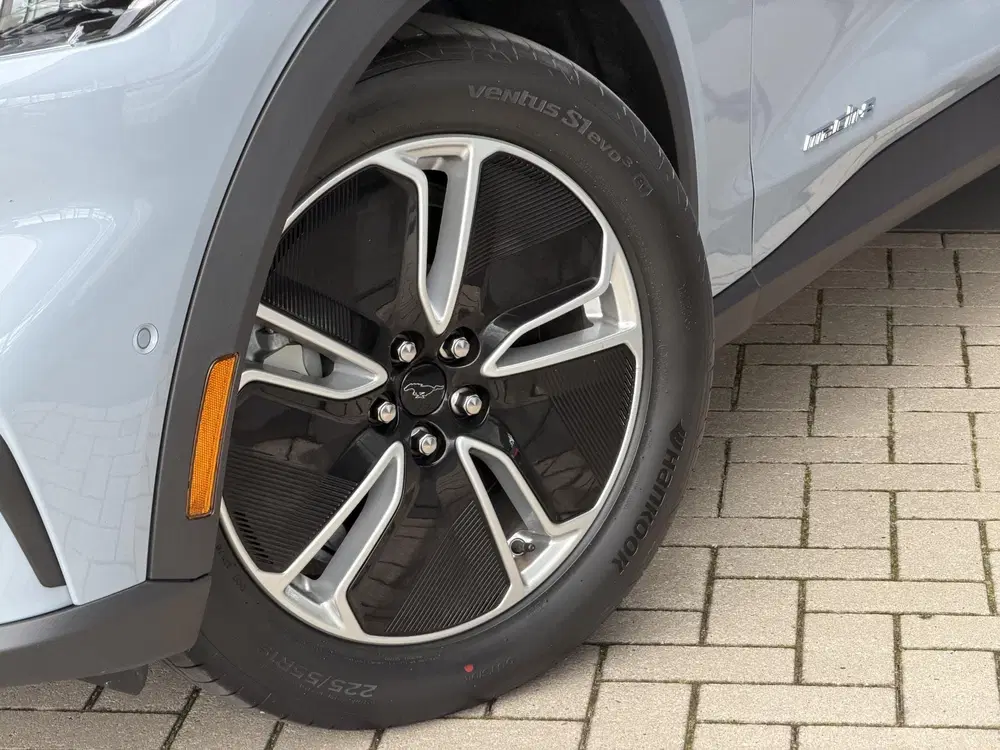 Ford Mustang Mach-E Standard RWD 73 kWh uit 2026, foto 8