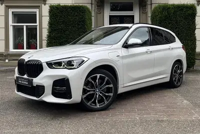 BMW X1 xDrive25e PANO uit 2022