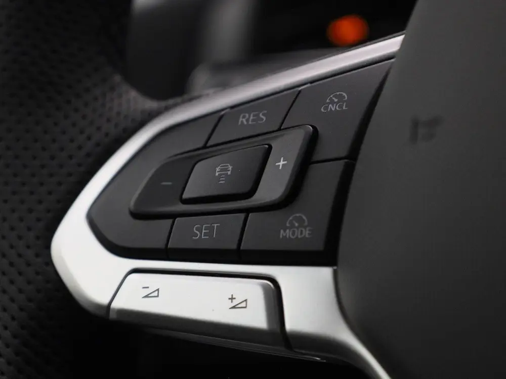 Volkswagen Golf 1.5 eTSI R-Line Edition | Automaat | Navigat uit 2025, foto 12