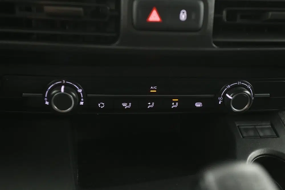 Opel Combo 1.5D uit 2021, foto 18