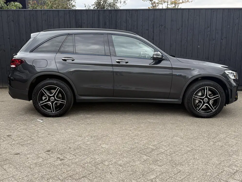 Mercedes-Benz GLC GLC 300e 4MATIC Business Solution AMG uit 2021, foto 2