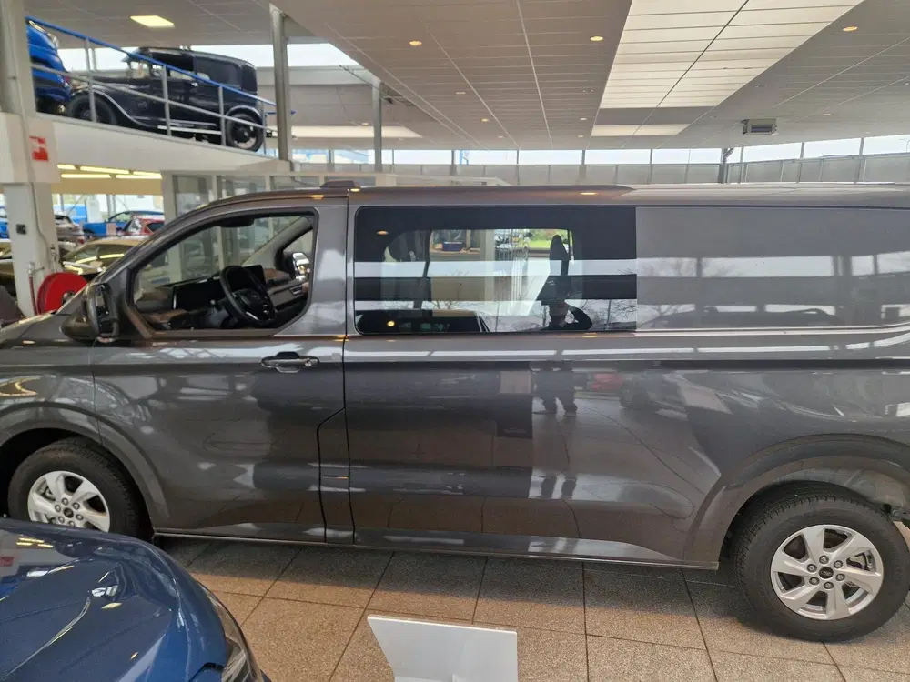 Ford Transit Custom 320 2.0 TDCI L2H1 Limited Dubbele Cabine uit 2024, foto 3