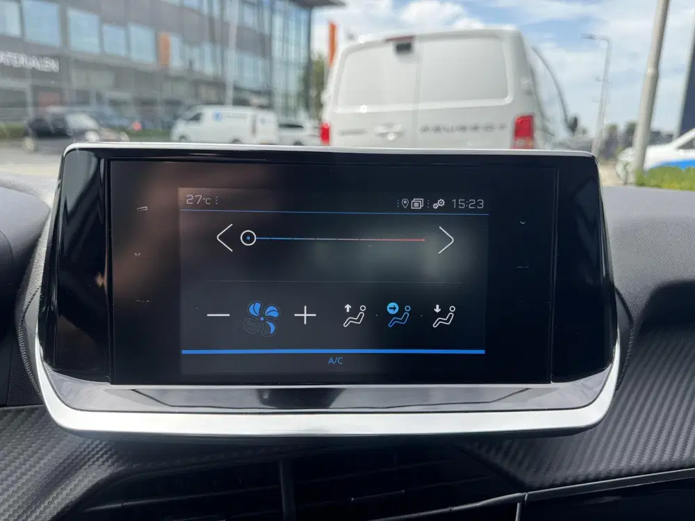 Peugeot 208 1.2 PureTech Blue Lease Active uit 2020, foto 12