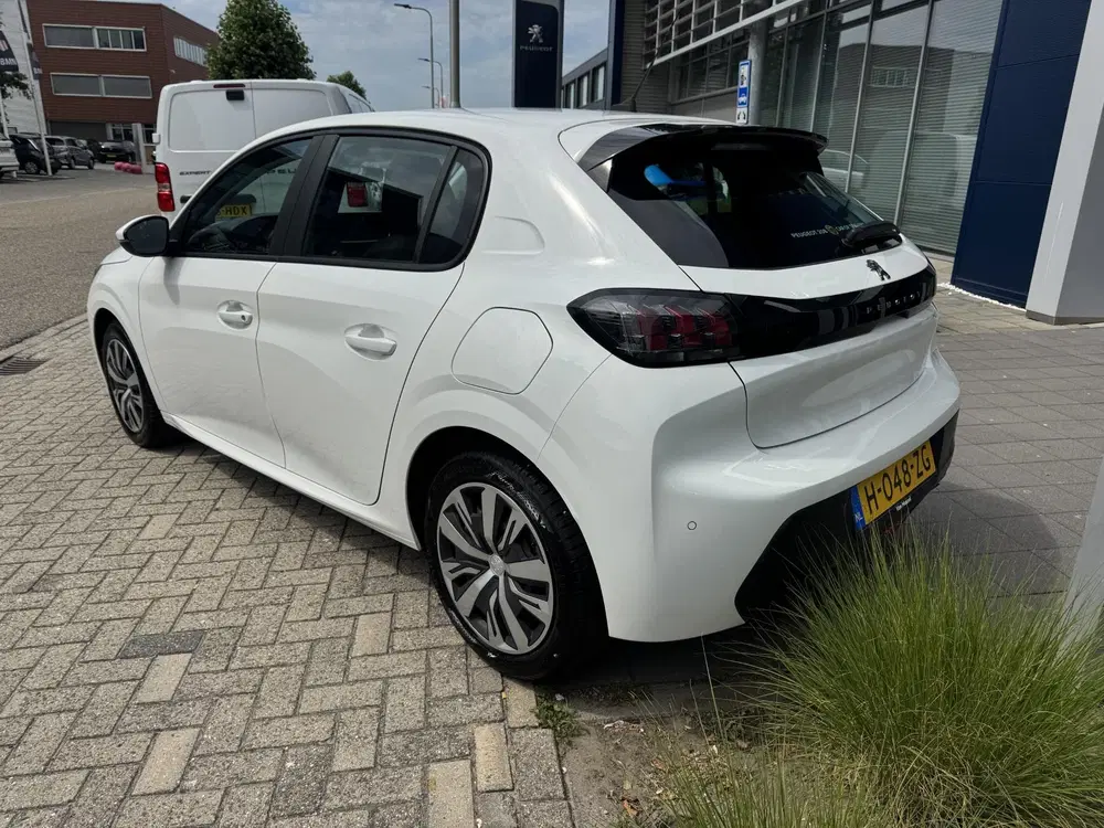 Peugeot 208 1.2 PureTech Blue Lease Active uit 2020, foto 3