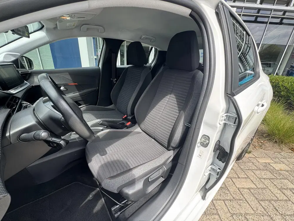 Peugeot 208 1.2 PureTech Blue Lease Active uit 2020, foto 9