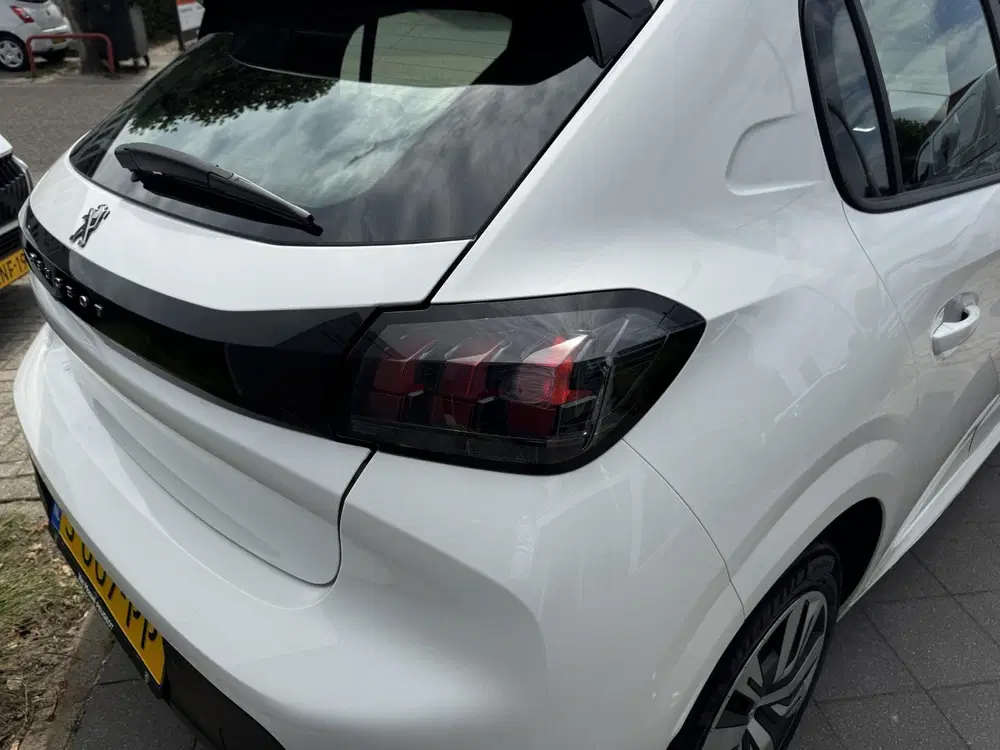 Peugeot 208 1.2 PureTech Active Pack uit 2023, foto 10