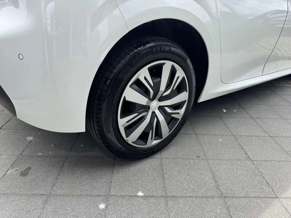Peugeot 208 1.2 PureTech Active Pack uit 2023, foto 11