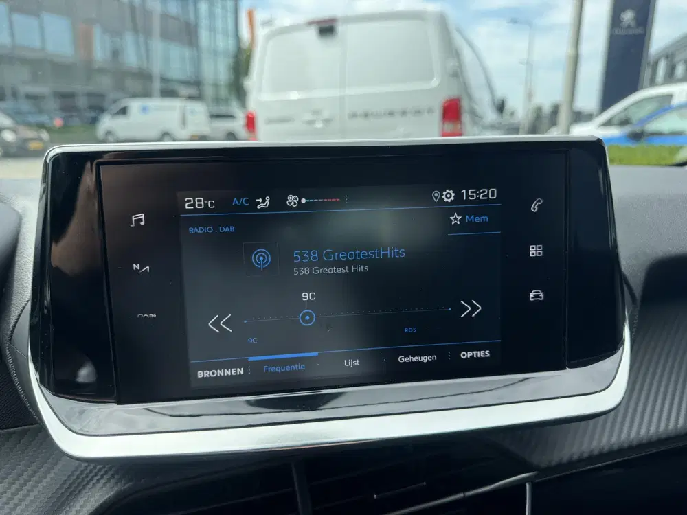 Peugeot 208 1.2 PureTech Active Pack uit 2023, foto 18