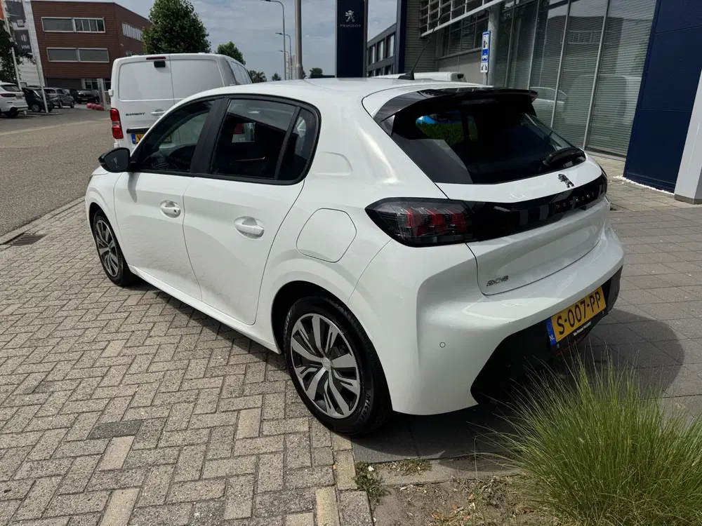 Peugeot 208 1.2 PureTech Active Pack uit 2023, foto 3