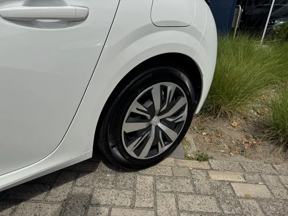 Peugeot 208 1.2 PureTech Active Pack uit 2023, foto 9