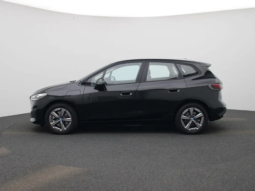BMW 2-serie 230e xDrive uit 2024, foto 4