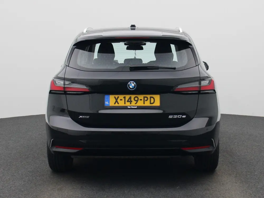 BMW 2-serie 230e xDrive uit 2024, foto 5