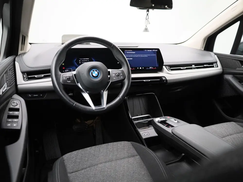 BMW 2-serie 230e xDrive uit 2024, foto 7