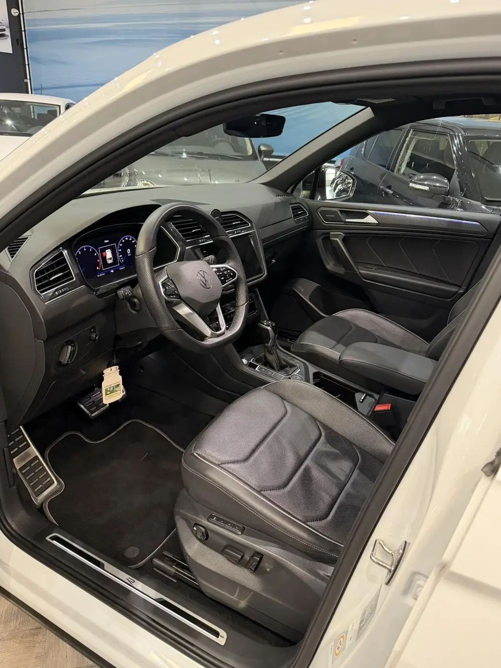 Volkswagen Tiguan 2.0 TSI 4Motion Rline NAVI/ELEKTRISCHE STO uit 2023, foto 12