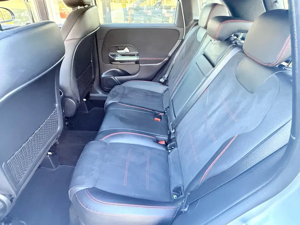 Mercedes-Benz B-Klasse 180 Business Solution AMG uit 2019, foto 10