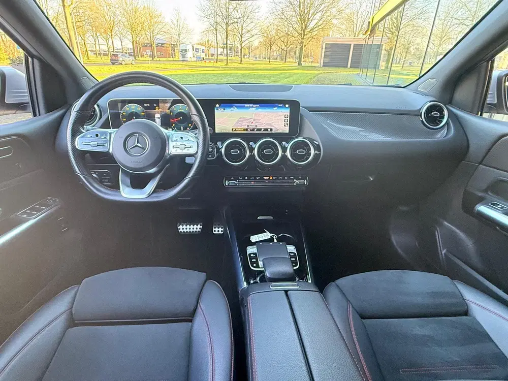 Mercedes-Benz B-Klasse 180 Business Solution AMG uit 2019, foto 11