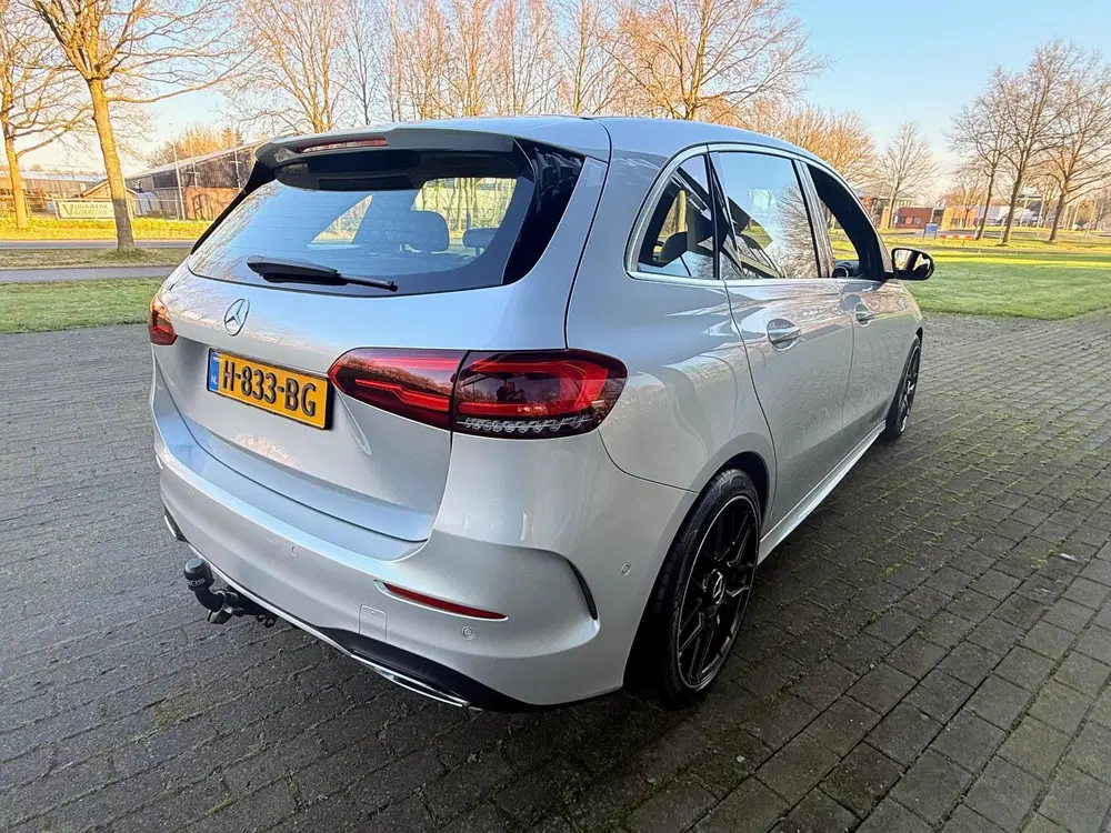Mercedes-Benz B-Klasse 180 Business Solution AMG uit 2019, foto 15