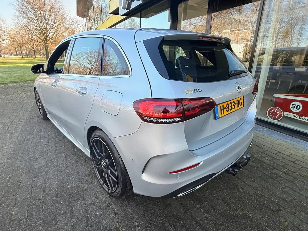 Mercedes-Benz B-Klasse 180 Business Solution AMG uit 2019, foto 3