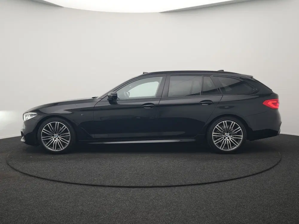 BMW 5-serie 5 Serie Touring 520i M Sport 184pk Dealer uit 2019, foto 2
