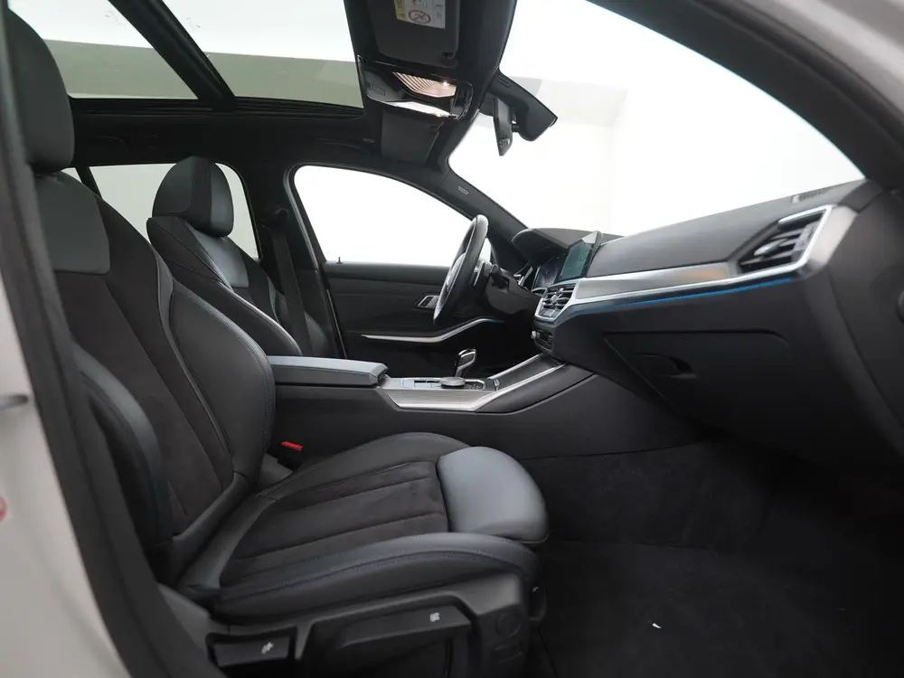 BMW 3-serie 320e M Sport Shadow uit 2022, foto 3