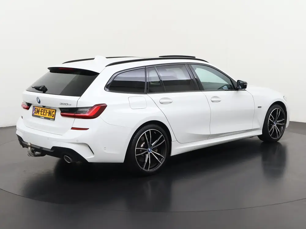 BMW 3-serie 320e M Sport Shadow uit 2022, foto 4