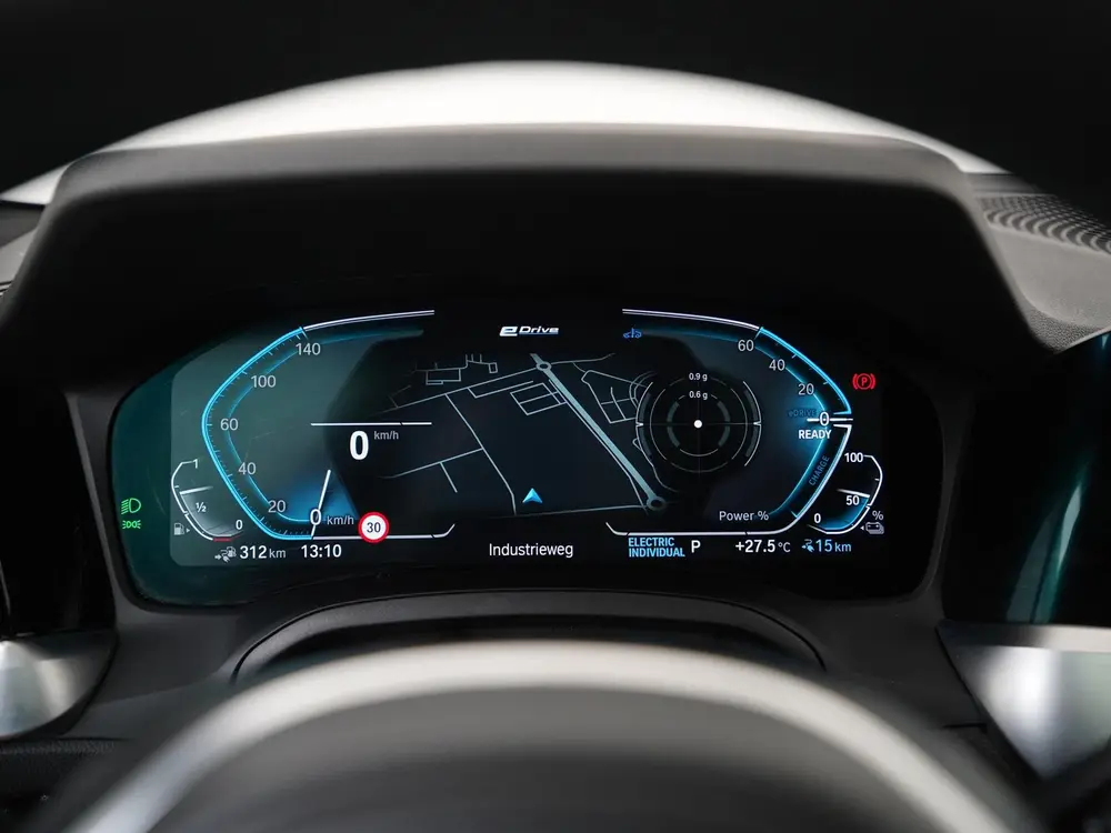 BMW 3-serie 320e M Sport Shadow uit 2022, foto 9