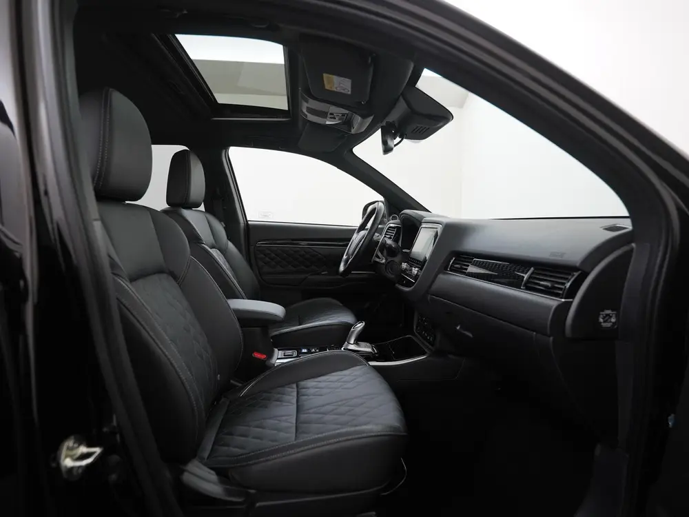 Mitsubishi Outlander 2.4 PHEV Instyle | Schuifdak | Leder | uit 2019, foto 3