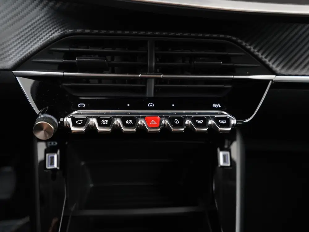 Peugeot 208 1.2 PureTech 75 Style uit 2024, foto 11
