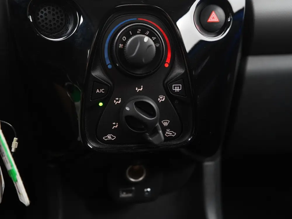 Peugeot 108 1.0 e-VTi Allure uit 2019, foto 11