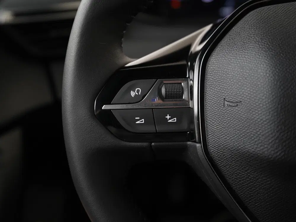 Peugeot 2008 1.2 PureTech 100 Allure uit 2024, foto 8