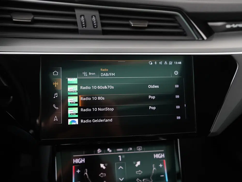 Audi e-tron 55 quattro Advanced 95 kWh uit 2022, foto 15